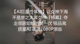   理发店熟女老板娘 小伙一手摸奶 一手摸逼 小伙子没有忍住 一下就爆了