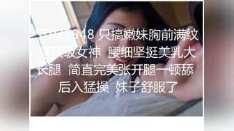   爱浪子的妹子,胸前两个大花，黑丝女上位无套啪啪，多角度快速抽插，插到喷水