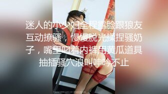 这妞真骚啊，老公在后面玩电脑工作，她全裸在旁陪狼友发骚，淫声荡语道具玩弄骚穴，浪叫呻吟给狼友看逼逼