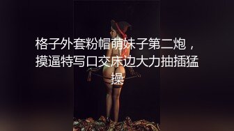 很飒的小妹，黑丝诱惑跟小哥激情啪啪，打桩机的速度把小妹干的高潮迭起，浪叫不断冒白浆，揉奶玩逼道具抽插