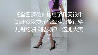 小夏寻花童颜巨乳00后妹子激情双飞，满背花臂纹身大奶嫩妹，跪地深喉口交，骑乘后入轮流着操