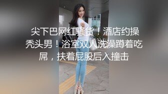  熟女阿姨偷情老外 又舔又亲 被无套输出 完事还送阿姨一条裙子 非常开心