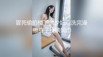 冒死偷拍楼下的少妇刚洗完澡 擦身子换姨妈巾