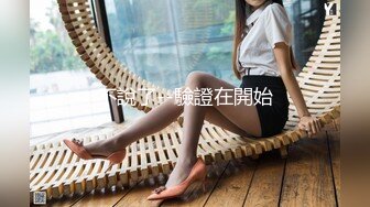 完美身材大奶女友，大软沙发啪啪，女上位，插的很深