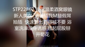 【搞按摩女技师】大肥臀骚女打飞机镜头对着屁股，半脱下内裤狂撸，搞多了还贴着膏药