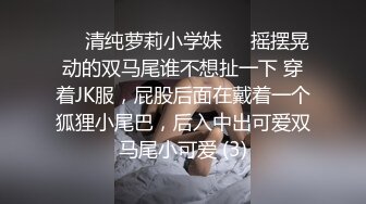 风骚熟女和一帮老男人KTV 秀口活，直接站上桌子就吃鸡巴，旁边还有小哥偷笑！