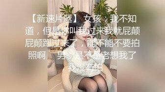 高颜值御姐带大耳环的女人就是骚，情趣装漏着奶子自己揉捏，每一个动作都很撩人，自慰粉嫩骚逼呻吟不要错过