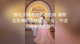 绿帽大哥让小弟玩自己骚老婆，自己一旁指导怎么操，大鸡吧枪枪到底，顶入子宫插的白浆冒