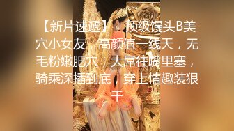 还是熟女会玩，表情各种拿捏到位，特写掰穴，黑丝韵味独特诱人