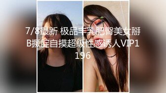 绿帽老婆帮单男舔几把