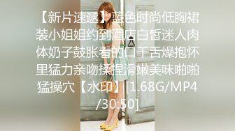 水性杨花风骚又韵味的极品小女人精彩大秀直播，跟狼友互动撩骚听指挥，诱人小乳交揉奶玩逼自慰，才艺展示