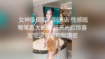 婚纱店试衣间的准新娘们穿上婚纱都好漂亮