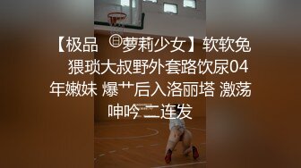 漂亮骨感新娘子户外拍婚纱照，摄影师真坏，拍着拍着就把摄影机抬高，新娘的两点全漏光了！