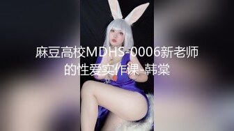   爸爸草烂我颜值不错的小妞开档黑丝情趣跟小哥激情性爱，让小哥草了骚穴草菊花干到冒白浆