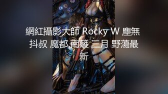 【新片速遞 】  青春美少女、体验性的快乐❤️躲在厕所里用AV棒插小穴，淫水流了好多！