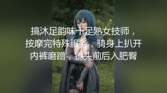 对着镜头玩奶子的骚人妻