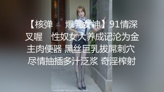 韩国变态男潜入写字楼女厕踩在厕兜上俯视偷窥美女尿尿被妹子发现尖叫估计得吓个半死