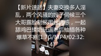 休学中大学妹子，带上眼镜挺斯文，苗条身材贫乳，跪着猛吸屌，翘起屁股后入爆插