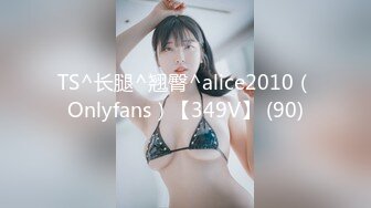   外卖小哥陪寂寞美女吃麻辣香锅 最后机8被美女给吃了