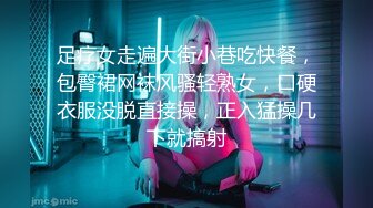 【新片速遞】  新来的美女激情大秀诱惑狼友，黑丝情趣全程露脸在狼友的金钱攻势下脱光自慰，揉奶玩逼跳蛋抽插，特写展示