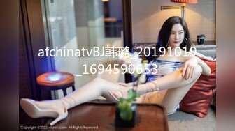 眼镜大奶美女跑阳台边抽烟边摸逼减乏被发现 只能惩罚她女上位无套输出内射