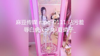 家庭摄像头被黑偸拍年轻夫妻趁孩子熟睡俩人在床上亲热喂奶巨乳肥臀骚妻被老公吸完奶子吸逼然后在使劲操内射