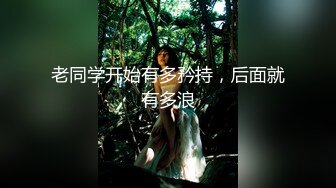 风景区女厕全景露脸偷窥美女少妇尿尿斯文眼镜美女躲进厕所对着垃圾蓝吸烟