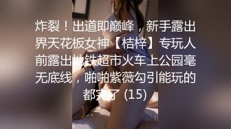 戴绿帽的丈夫看着妻子和情人口交