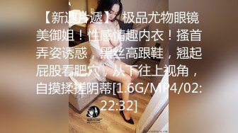 甜美乖巧美少女！强烈要求小秀一波！脱下内裤自摸骚穴，揉搓娇喘呻吟诱惑，多毛小穴超紧致