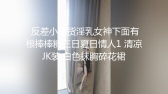 车展上的美女模特 换腿的瞬间被 被摄影师拍两条大腿之间可爱的毛毛钻了出来