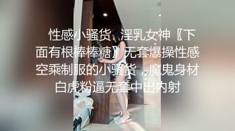   大奶子豐滿短發美婦,居家果聊下海,床鋪上翹著豐臀扭來扭去,肥而不膩啊