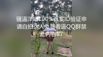 两个麻花辫极品颜值女神新人下海，没穿内裤掰穴特写，快速揉搓小穴搞得很湿，尿尿在盆里，淫语骚话娇喘呻吟