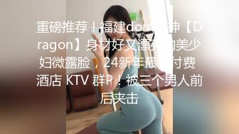 【新速片遞】 写字楼女厕瑜伽服蓝内裤韵味阔太,两片泛红的宽肥穴肉玩起来特爽