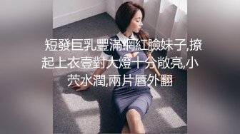  网红脸大奶小骚货被炮友狂操，吊带黑丝抬起腿站立侧入，操的奶子直晃动