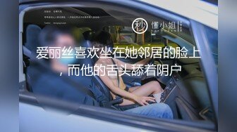 游乐场女厕偷拍 牛仔短裙美女的小肥鲍