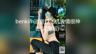 澡堂子内部员工偷窥多位年轻美女洗澡光着身子闲逛