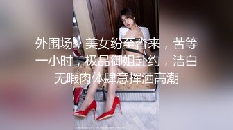 女神王馨瑤 色彩繽紛的碎花裙 豐滿美胸與嬌柔多姿的身段艷麗動人