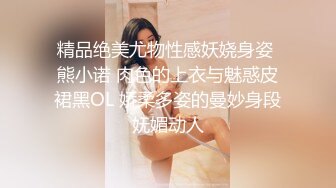 巨乳白皙的清纯美女，一只手完全抓不过来，揉奶诱惑，吞吐阴洞，近距离观看逼口！