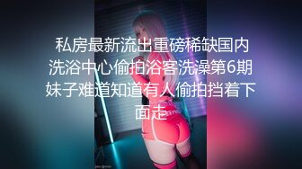  女神级清秀小姐姐牛仔裤紧身白衣T恤，胸部太饱满了鼓胀性感立马上手爱抚揉捏亲吻