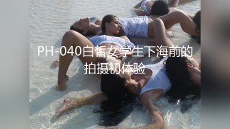 十二月新流出大神潜入水上乐园更衣间四处游走偷拍❤️一袭红衣美女主动在镜头前换穿不幸被拍