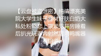 草莓小喵喵大屁股少妇居家激情啪啪，口交舔弄拨开内裤特写后入肥臀