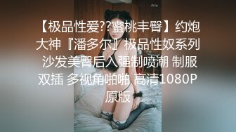 女孩：你不要拿我手呀，我推人家的时候已经推疼了，你不是说让我开心吗，呜呜你打我~~ 撒娇好可爱