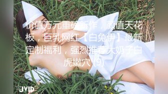  把潘小莲同学的38岁妈妈给上了，其实她妈妈比她女儿更骚，叉开双腿等着我插入，叫声淫荡