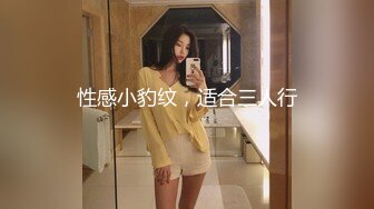 商场女厕全景偷拍连衣裙美女阴毛杂乱的小肥鲍鱼