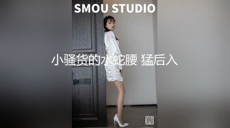 樱桃小嘴的少妇奶妈 小吊钟乳房挤奶呻吟，啊啊 时不时看着流下的奶水 啊啊，美味啦！