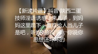  特意穿了性感黑丝 这臭弟弟确只顾着玩冉冉学姐的小bb 这么美的黑丝脚你们会怎么玩呢？