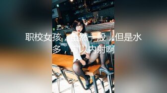 双女仆抢吃一根肉棒