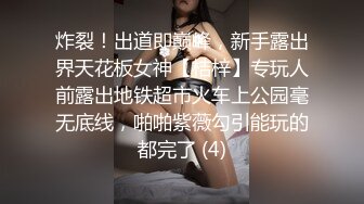 纹身女郎被约到酒店里面大战双男，露脸口交插嘴特写多阴毛蝴蝶逼鲍鱼揉搓阴蒂吃逼