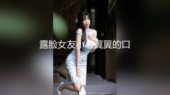  极品圆润美臀小少妇居家夫妻啪啪，跪着按头深喉插嘴，开档黑丝翘起大屁股后入