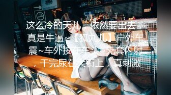  颜值不错的风骚女模特，大辫子漏出骚奶子诱惑狼友跟两位大哥激情3P